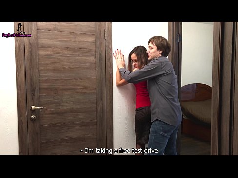 ❤️ सेक्सी रियाल्टर तिची अपार्टमेंट विकताना तिच्या मांजरीला कामुकतेने धक्का देतो आणि चुदतो - क्रेम्पाई ❌  अश्लील mr.mouthporn.ru ❤